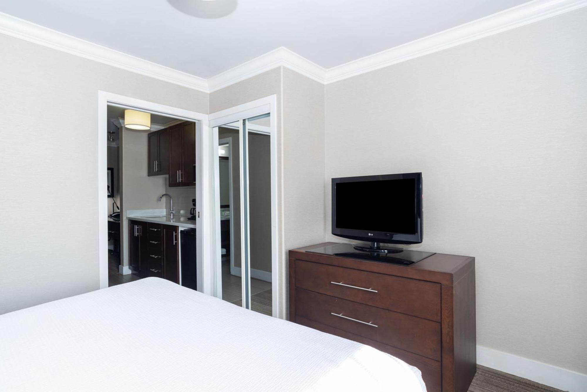 Sandman Hotel & Suites Calgary South Bagian luar foto